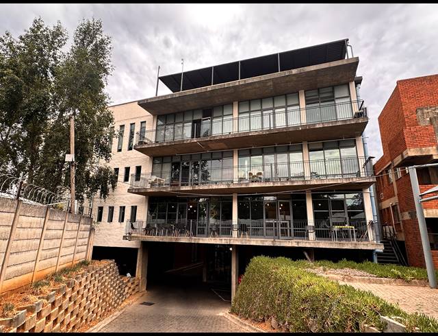 144M² OFFICE TO LET IN GREENSIDE